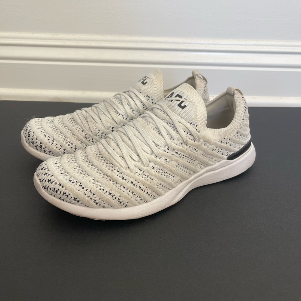 Womens 8.5 APL
